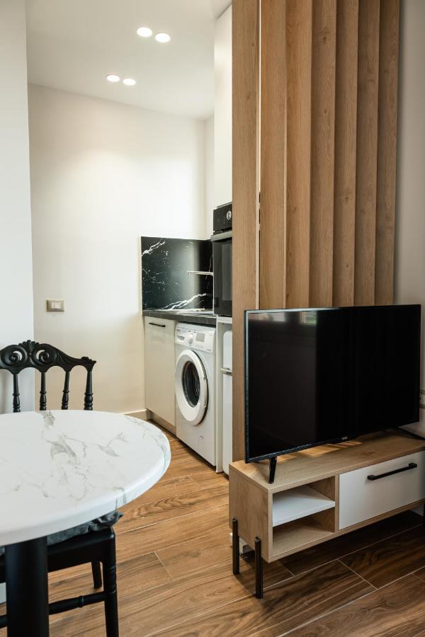 Cozy And Chic Studio Apartment Тирана Екстер'єр фото