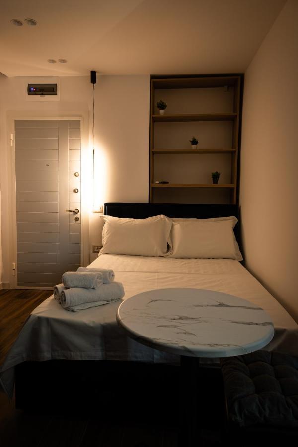Cozy And Chic Studio Apartment Тирана Екстер'єр фото